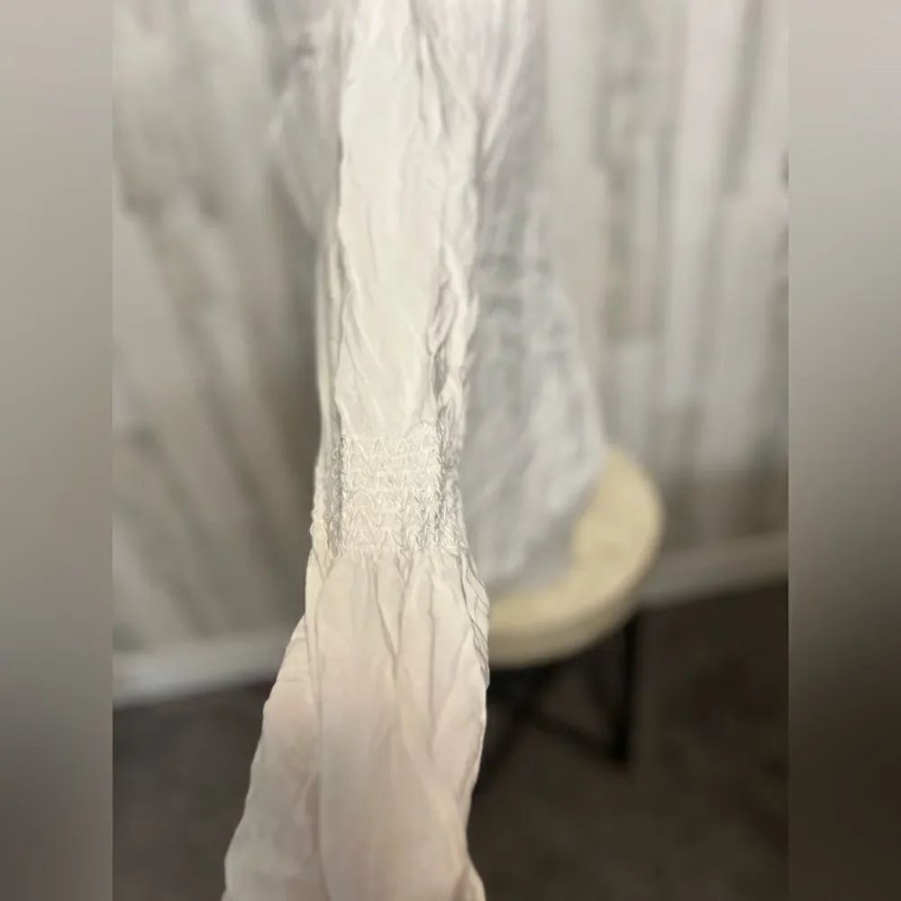 White blouse  - Picture 6 of 7